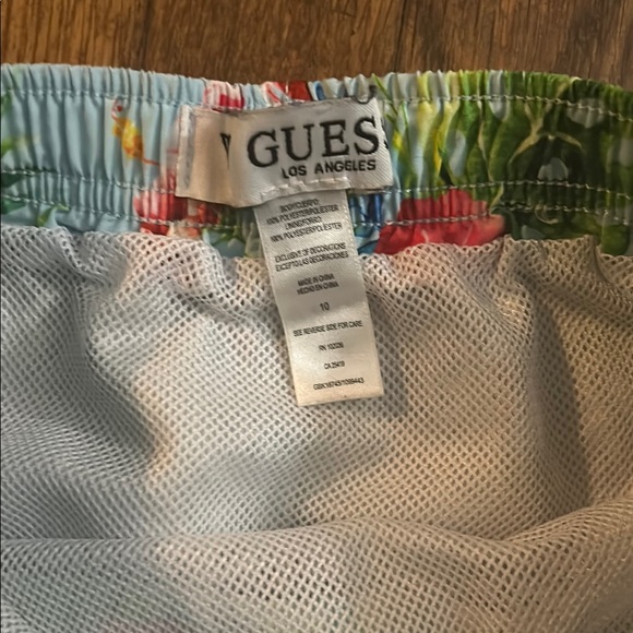 GUESS Tropical Floral Swim Shorts - Picture 2 of 3